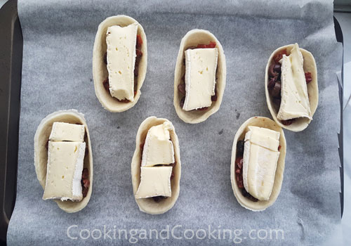 Baked Brie Tortilla Bowls