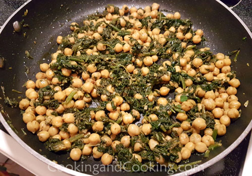 Baked Eggs with Chickpeas Baked Eggs with Chickpeas
