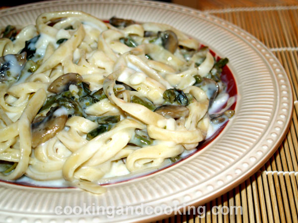 Creamy Asparagus Fettuccine