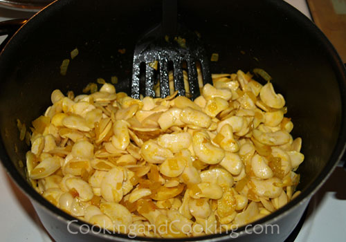 Dami e Baghali (Turmeric Rice and Lima Beans)