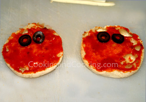 Halloween Mummy Pizza Halloween Mummy Pizza