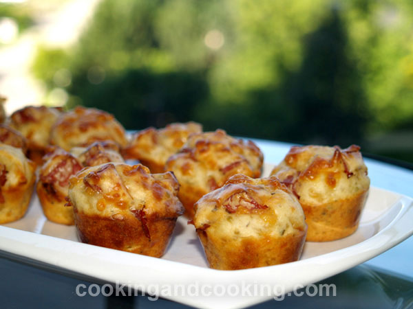 Pepperoni Pizza Puffs